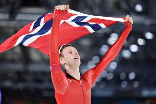 Milan Cortina Olympics: Speed skating, Eisschnelllauf Norwegian speed skater Sander Eitrem celebrates after winning gold in the men s 5,000 meters at the Milan Cortina Olympics at Milano Speed Skating Stadium in Milan on Feb. 8, 2026.  A14AA0005258936P