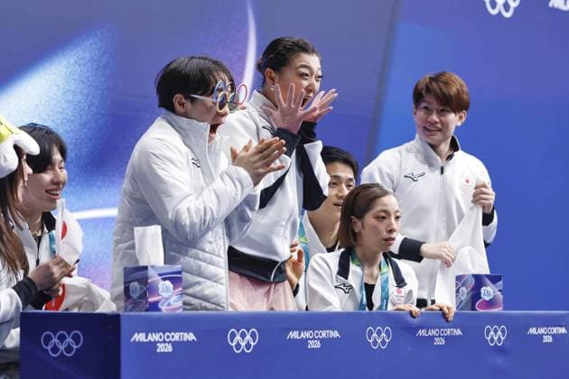 Milan Cortina Olympics: Figure skating, Eiskunstlauf Japan s Kaori Sakamoto (C) reacts to her scores in the kiss and cry area with her team after performing in the women s free program during the figure skating team event at the Milan Cortina Olympics at Milano Ice Skating Arena in Milan on Feb. 8, 2026.  A14AA0005258964P