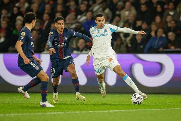 FBL-FRA-LIGUE1-Paris Saint Germain - Olympique Marseille Marquinhos (Paris Saint-Germain), Senny Mayulu (Paris Saint-Germain), Mason Greenwood (Olympique Marseille) during the French L1 football match between El Classico Paris Saint Germain (PSG) and Olympique Marseille at Parc des Princes on February 08, 2026 in Paris France Copyright: HMBxMedia xAntonioxBorga