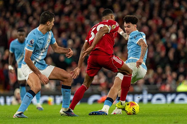 Liverpool v Manchester City - Premier League Ryan Gravenberch of Liverpool takes on Manchester City s Nico O Reilly during the Premier League match between Liverpool and Manchester City at Anfield in Liverpool, England, on February 8, 2026. Liverpool Merseyside United Kingdom  Copyright: xMIxNewsx originalFilename:fletcher-liverpoo260208_npH40.jpg