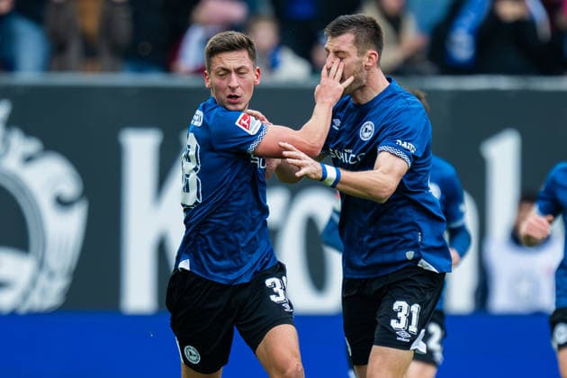08.02.2026 - Fußball, 2025 2026, 2. Bundesliga, 21. Spieltag, DSC Arminia Bielefeld - Eintracht Braunschweig: (L-R) Marius Wörl (Bielefeld) jubelt nach seinem Tor zum 2:2 mit Robin Knoche (Bielefeld) DFL REGULATIONS PROHIBIT ANY USE OF PHOTOGRAPHS AS IMAGE SEQUENCES AND OR QUASI-VIDEO.
