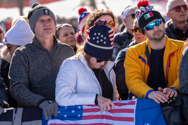 Alpine Skiing - Milano Cortina 2026 Winter Olympics: Day 2 Fans react after watching Lindsey Vonn of Team United States crash on her run, on a big screen at the finish line during the Women s Downhill on day two of the Milano Cortina 2026 Winter Olympics at Tofane Alpine Skiing Centre on February 08, 2026 in Cortina d Ampezzo, Italy Predazzo Italy  Copyright: xAndrzejxIwanczukx originalFilename:iwanczuk-alpinesk260209_npDoK.jpg