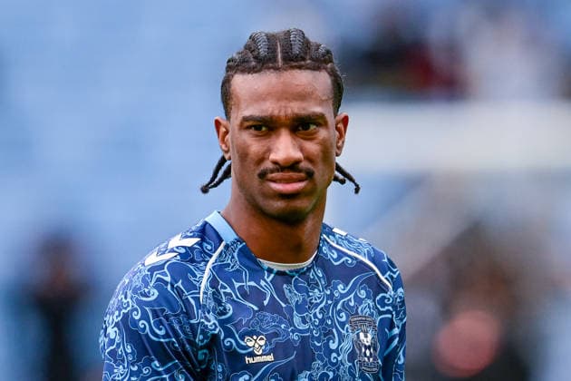 Coventry City v Oxford United, EFL Sky Bet Championship Coventry City forward Haji Wright (11) warms up during the EFL Sky Bet Championship match between Coventry City and Oxford United at the Coventry Building Society Arena, Coventry, UK on 7 February 2026. Coventry Coventry Building Society Arena West Midlands UK Editorial use only DataCo restrictions apply See www.football-dataco.com , Copyright: xDennisxGoodwinx PSI-23688-0084