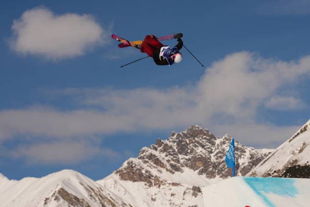 February 9, 2026, Livigno, Italy: Naomi Urness, of Canada, makes a warmup run in the women s freeski slopestyle final at the Milano Cortina 2026 Winter Olympic Games, Olympische Spiele, Olympia, OS in Livigno, Italy on Monday, Feb. 9, 2026. Canada News - February 9, 2026  - ZUMAc35_ 20260209_zaf_c35_002 Copyright: xSeanxKilpatrickx