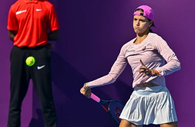 WTA, Tennis Damen QATAR TOTALENERGIES OPEN 2026-ROUND OF 64 Emiliana Arango of Colombia competes in her round of 64 match against Xinyu Wang of China during the WTA Qatar TotalEnergies Open 2026 tennis tournament at the Khalifa International Tennis Complex in Doha, Qatar, on February 9, 2026. ¨ DOHA Qatar Copyright: xNOUSHADx