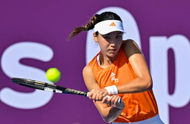 WTA, Tennis Damen QATAR TOTALENERGIES OPEN 2026-ROUND OF 64 Xinyu Wang of China competes in her round of 64 match against Emiliana Arango of Colombia during the WTA Qatar TotalEnergies Open 2026 tennis tournament at the Khalifa International Tennis Complex in Doha, Qatar, on February 9, 2026. ¨ DOHA Qatar Copyright: xNOUSHADx