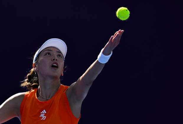 WTA, Tennis Damen QATAR TOTALENERGIES OPEN 2026-ROUND OF 64 Xinyu Wang of China competes in her round of 64 match against Emiliana Arango of Colombia during the WTA Qatar TotalEnergies Open 2026 tennis tournament at the Khalifa International Tennis Complex in Doha, Qatar, on February 9, 2026. ¨ DOHA Qatar Copyright: xNOUSHADx