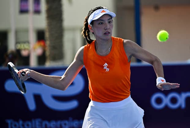 WTA, Tennis Damen QATAR TOTALENERGIES OPEN 2026-ROUND OF 64 Xinyu Wang of China competes in her round of 64 match against Emiliana Arango of Colombia during the WTA Qatar TotalEnergies Open 2026 tennis tournament at the Khalifa International Tennis Complex in Doha, Qatar, on February 9, 2026. ¨ DOHA Qatar Copyright: xNOUSHADx