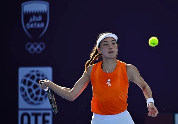 WTA, Tennis Damen QATAR TOTALENERGIES OPEN 2026-ROUND OF 64 Xinyu Wang of China competes in her round of 64 match against Emiliana Arango of Colombia during the WTA Qatar TotalEnergies Open 2026 tennis tournament at the Khalifa International Tennis Complex in Doha, Qatar, on February 9, 2026. ¨ DOHA Qatar Copyright: xNOUSHADx