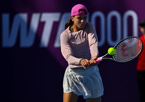 WTA, Tennis Damen QATAR TOTALENERGIES OPEN 2026-ROUND OF 64 Emiliana Arango of Colombia competes in her round of 64 match against Xinyu Wang of China during the WTA Qatar TotalEnergies Open 2026 tennis tournament at the Khalifa International Tennis Complex in Doha, Qatar, on February 9, 2026. ¨ DOHA Qatar Copyright: xNOUSHADx