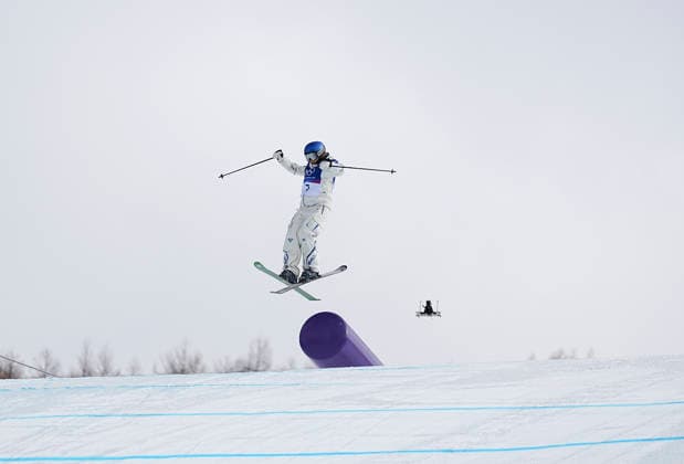 (260209) -- LIVIGNO, Feb. 9, 2026 -- Gu Ailing of China competes during the freestyle skiing women s freeski slopestyle final at the Milan-Cortina 2026 Olympic Winter games, Winterspiele,Spiele, Summer games in Livigno, Italy, Feb. 9, 2026. ) (MICO2026)ITALY-LIVIGNO-OLYMPIC WINTER GAMES-FREESTYLE SKIING-WOMEN S FREESKI SLOPESTYLE-FINAL WuxHuiwo 