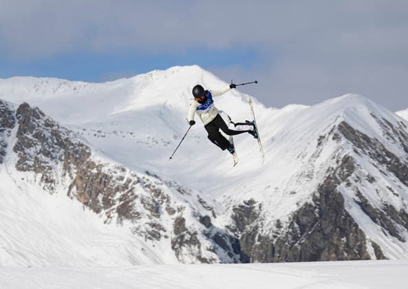 (260209) -- LIVIGNO, Feb. 9, 2026 -- Liu Mengting of China competes during the freestyle skiing women s freeski slopestyle final at the Milan-Cortina 2026 Olympic Winter games, Winterspiele,Spiele, Summer games in Livigno, Italy, Feb. 9, 2026. ) (MICO2026)ITALY-LIVIGNO-OLYMPIC WINTER GAMES-FREESTYLE SKIING-WOMEN S FREESKI SLOPESTYLE-FINAL WuxHuiwo 