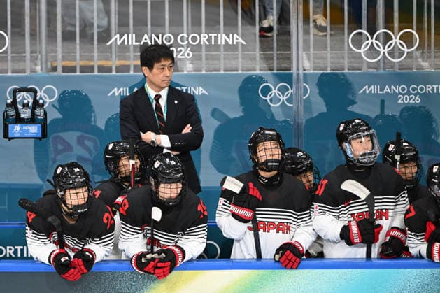 Coach Japan with the bench during Ice hockey, Eishockey Olympic Winter games, Winterspiele,Spiele, Summer games Milano-Cortina 2026 in Milano, Italy, February 09 2026  Copyright: xFilippoxTomasi IPAxSportx xipa-agency.netx xx IPA_71176401 IPA_Agency_IPA71176401