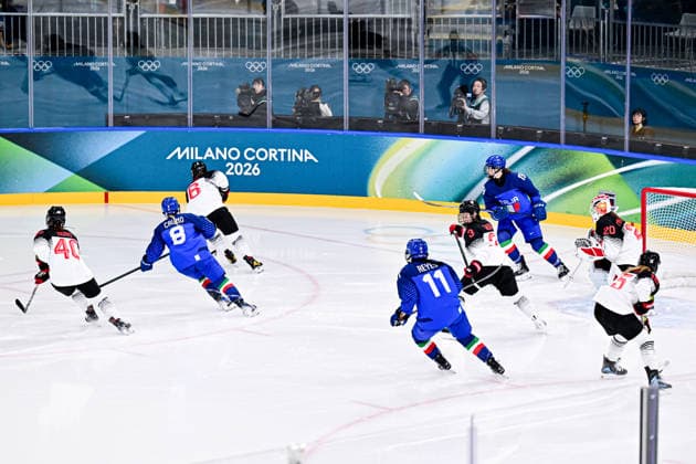 ITALY team group, Mannschaftsbild, Totale (ITA) vs JAPAN TEAM GROUP (JPN), during Womens Prelim. Round - Group B, Ice hockey, Eishockey at the Olympic Winter games, Winterspiele,Spiele, Summer games Milano Cortina 2026, at Milano Rho Ice Hockey Arena, on February 09, 2026 in Milan, Italy. Noxthirdxpartyxsales  aflo_319074654