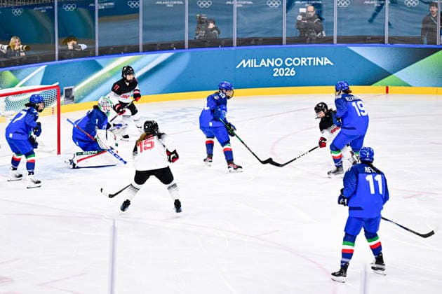 ITALY team group, Mannschaftsbild, Totale (ITA) vs JAPAN TEAM GROUP (JPN), during Womens Prelim. Round - Group B, Ice hockey, Eishockey at the Olympic Winter games, Winterspiele,Spiele, Summer games Milano Cortina 2026, at Milano Rho Ice Hockey Arena, on February 09, 2026 in Milan, Italy. Noxthirdxpartyxsales  aflo_319074667
