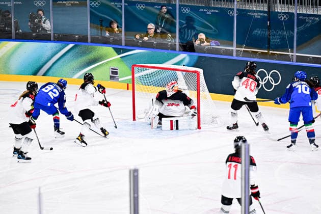 ITALY team group, Mannschaftsbild, Totale (ITA) vs JAPAN TEAM GROUP (JPN), during Womens Prelim. Round - Group B, Ice hockey, Eishockey at the Olympic Winter games, Winterspiele,Spiele, Summer games Milano Cortina 2026, at Milano Rho Ice Hockey Arena, on February 09, 2026 in Milan, Italy. Noxthirdxpartyxsales  aflo_319074702
