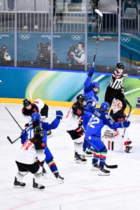 ITALY team group, Mannschaftsbild, Totale (ITA) vs JAPAN TEAM GROUP (JPN), during Womens Prelim. Round - Group B, Ice hockey, Eishockey at the Olympic Winter games, Winterspiele,Spiele, Summer games Milano Cortina 2026, at Milano Rho Ice Hockey Arena, on February 09, 2026 in Milan, Italy. Noxthirdxpartyxsales  aflo_319077087