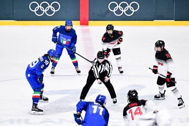 ITALY team group, Mannschaftsbild, Totale (ITA) vs JAPAN TEAM GROUP (JPN), during Womens Prelim. Round - Group B, Ice hockey, Eishockey at the Olympic Winter games, Winterspiele,Spiele, Summer games Milano Cortina 2026, at Milano Rho Ice Hockey Arena, on February 09, 2026 in Milan, Italy. Noxthirdxpartyxsales  aflo_319077088