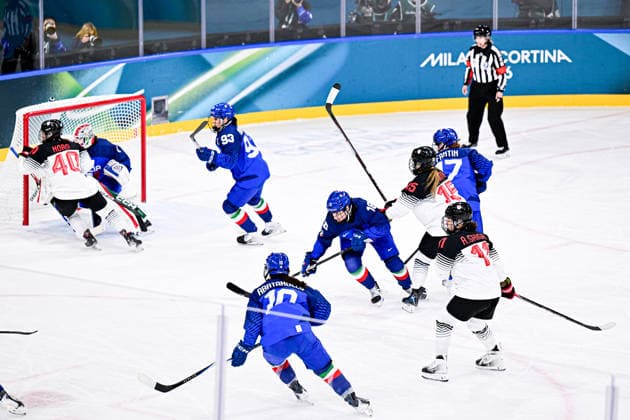 ITALY team group, Mannschaftsbild, Totale (ITA) vs JAPAN TEAM GROUP (JPN), during Womens Prelim. Round - Group B, Ice hockey, Eishockey at the Olympic Winter games, Winterspiele,Spiele, Summer games Milano Cortina 2026, at Milano Rho Ice Hockey Arena, on February 09, 2026 in Milan, Italy. Noxthirdxpartyxsales  aflo_319077096