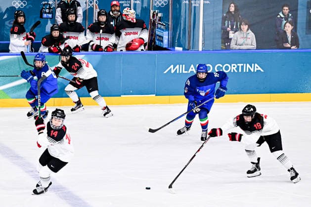 ITALY team group, Mannschaftsbild, Totale (ITA) vs JAPAN TEAM GROUP (JPN), during Womens Prelim. Round - Group B, Ice hockey, Eishockey at the Olympic Winter games, Winterspiele,Spiele, Summer games Milano Cortina 2026, at Milano Rho Ice Hockey Arena, on February 09, 2026 in Milan, Italy. Noxthirdxpartyxsales  aflo_319077098