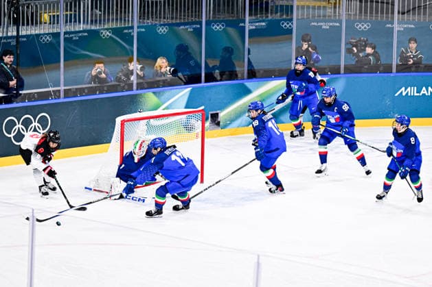 ITALY team group, Mannschaftsbild, Totale (ITA) vs JAPAN TEAM GROUP (JPN), during Womens Prelim. Round - Group B, Ice hockey, Eishockey at the Olympic Winter games, Winterspiele,Spiele, Summer games Milano Cortina 2026, at Milano Rho Ice Hockey Arena, on February 09, 2026 in Milan, Italy. Noxthirdxpartyxsales  aflo_319077113