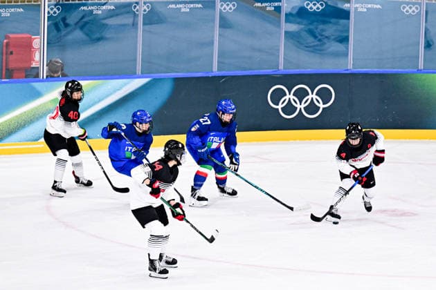 ITALY team group, Mannschaftsbild, Totale (ITA) vs JAPAN TEAM GROUP (JPN), during Womens Prelim. Round - Group B, Ice hockey, Eishockey at the Olympic Winter games, Winterspiele,Spiele, Summer games Milano Cortina 2026, at Milano Rho Ice Hockey Arena, on February 09, 2026 in Milan, Italy. Noxthirdxpartyxsales  aflo_319077136