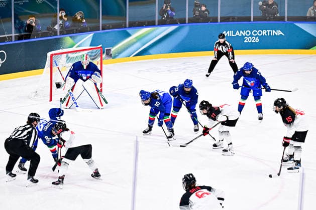 ITALY team group, Mannschaftsbild, Totale (ITA) vs JAPAN TEAM GROUP (JPN), during Womens Prelim. Round - Group B, Ice hockey, Eishockey at the Olympic Winter games, Winterspiele,Spiele, Summer games Milano Cortina 2026, at Milano Rho Ice Hockey Arena, on February 09, 2026 in Milan, Italy. Noxthirdxpartyxsales  aflo_319077155