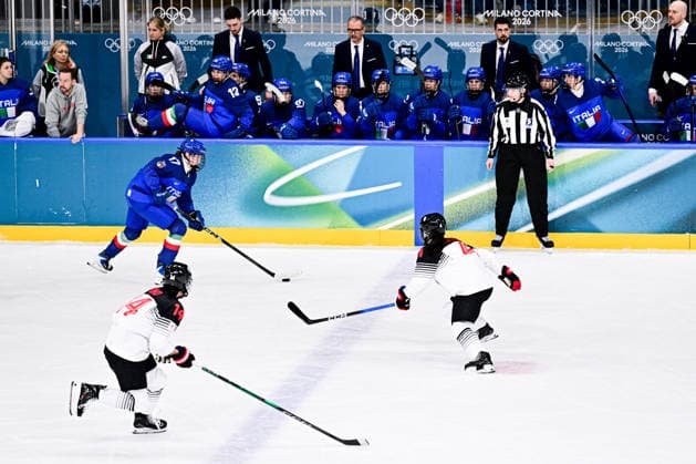 ITALY team group, Mannschaftsbild, Totale (ITA) vs JAPAN TEAM GROUP (JPN), during Womens Prelim. Round - Group B, Ice hockey, Eishockey at the Olympic Winter games, Winterspiele,Spiele, Summer games Milano Cortina 2026, at Milano Rho Ice Hockey Arena, on February 09, 2026 in Milan, Italy. Noxthirdxpartyxsales  aflo_319077164