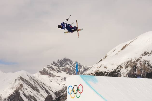 February 9, 2026, Livigno, Italy: Britain s Kirsty Muir competes in the women s freeski slopestyle final at the Milano Cortina 2026 Winter Olympic Games, Olympische Spiele, Olympia, OS in Livigno, Italy on Monday, Feb. 9, 2026. Canada News - February 9, 2026  - ZUMAc35_ 20260209_zaf_c35_013 Copyright: xSeanxKilpatrickx