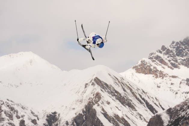 February 9, 2026, Livigno, Italy: China s Eileen Gu competes in the women s freeski slopestyle final at the Milano Cortina 2026 Winter Olympic Games, Olympische Spiele, Olympia, OS in Livigno, Italy on Monday, Feb. 9, 2026. Canada News - February 9, 2026  - ZUMAc35_ 20260209_zaf_c35_015 Copyright: xSeanxKilpatrickx