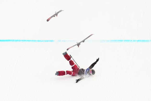 February 9, 2026, Livigno, Italy: Megan Oldham, of Canada, crashes as she competes in the women s freeski slopestyle final at the Milano Cortina 2026 Winter Olympic Games, Olympische Spiele, Olympia, OS in Livigno, Italy on Monday, Feb. 9, 2026. Canada News - February 9, 2026  - ZUMAc35_ 20260209_zaf_c35_018 Copyright: xSeanxKilpatrickx