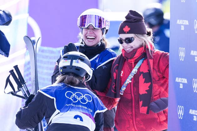 09 02 2026, Livigno, Snow Park, Winter Olympics: Women s Freeski Slopestyle Final, 26 Naomi Urness (Canada) and 2 Megan Oldham (Canada) and Elena Gaskell celebrate Livigno Snow Park Lombardy Italy *** 09 02 2026, Livigno, Snow Park, Winter Olympics Women s Freeski Slopestyle Final, 26 Naomi Urness Canada and 2 Megan Oldham Canada and Elena Gaskell celebrate Livigno Snow Park Lombardy Italy Copyright: xJustPictures.ch JarixPestelaccix jp-en-JaPe-DSC08402-20260209
