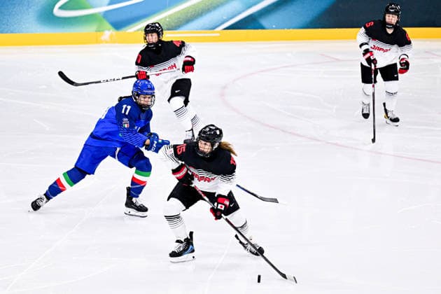 ITALY team group, Mannschaftsbild, Totale (ITA) vs JAPAN TEAM GROUP (JPN), during Womens Prelim. Round - Group B, Ice hockey, Eishockey at the Olympic Winter games, Winterspiele,Spiele, Summer games Milano Cortina 2026, at Milano Rho Ice Hockey Arena, on February 09, 2026 in Milan, Italy. Noxthirdxpartyxsales  aflo_319078926