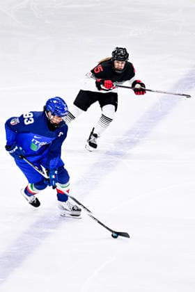 ITALY team group, Mannschaftsbild, Totale (ITA) vs JAPAN TEAM GROUP (JPN), during Womens Prelim. Round - Group B, Ice hockey, Eishockey at the Olympic Winter games, Winterspiele,Spiele, Summer games Milano Cortina 2026, at Milano Rho Ice Hockey Arena, on February 09, 2026 in Milan, Italy. Noxthirdxpartyxsales  aflo_319078953