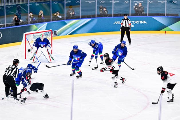 ITALY team group, Mannschaftsbild, Totale (ITA) vs JAPAN TEAM GROUP (JPN), during Womens Prelim. Round - Group B, Ice hockey, Eishockey at the Olympic Winter games, Winterspiele,Spiele, Summer games Milano Cortina 2026, at Milano Rho Ice Hockey Arena, on February 09, 2026 in Milan, Italy. Noxthirdxpartyxsales  aflo_319078958