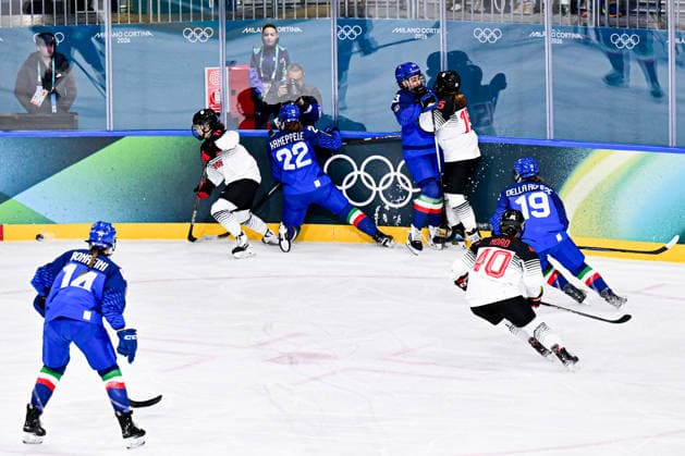 ITALY team group, Mannschaftsbild, Totale (ITA) vs JAPAN TEAM GROUP (JPN), during Womens Prelim. Round - Group B, Ice hockey, Eishockey at the Olympic Winter games, Winterspiele,Spiele, Summer games Milano Cortina 2026, at Milano Rho Ice Hockey Arena, on February 09, 2026 in Milan, Italy. Noxthirdxpartyxsales  aflo_319079021