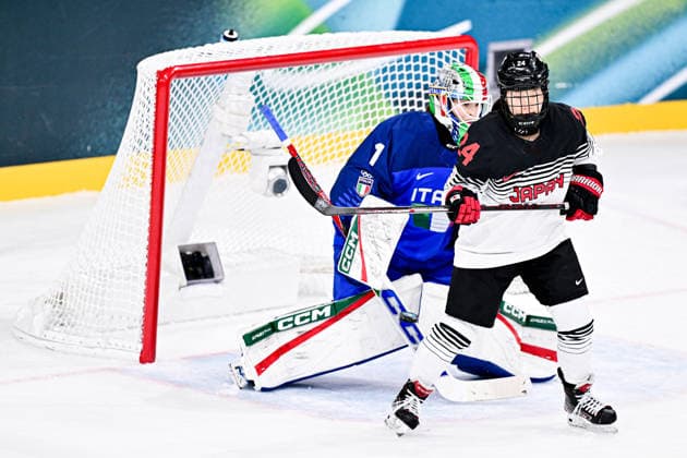 ITALY team group, Mannschaftsbild, Totale (ITA) vs JAPAN TEAM GROUP (JPN), during Womens Prelim. Round - Group B, Ice hockey, Eishockey at the Olympic Winter games, Winterspiele,Spiele, Summer games Milano Cortina 2026, at Milano Rho Ice Hockey Arena, on February 09, 2026 in Milan, Italy. Noxthirdxpartyxsales  aflo_319079058