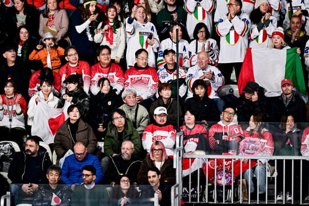 JAPAN team group, Mannschaftsbild, Totale (JPN) Fan, during Womens Prelim. Round - Group B, Ice hockey, Eishockey at the Olympic Winter games, Winterspiele,Spiele, Summer games Milano Cortina 2026, at Milano Rho Ice Hockey Arena, on February 09, 2026 in Milan, Italy. Noxthirdxpartyxsales  aflo_319079093