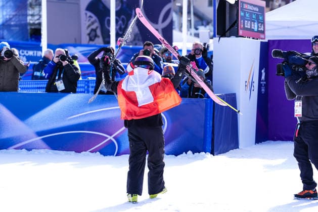 09 02 2026, Livigno, Snow Park, Winter Olympics: Women s Freeski Slopestyle Final, 1 Mathilde Gremaud (Switzerland) wins olympic gold and celebrates Livigno Snow Park Lombardy Italy *** 09 02 2026, Livigno, Snow Park, Winter Olympics Women s Freeski Slopestyle Final, 1 Mathilde Gremaud Switzerland wins olympic gold and celebrates Livigno Snow Park Lombardy Italy Copyright: xJustPictures.ch JarixPestelaccix jp-en-JaPe-DSC05667-20260209