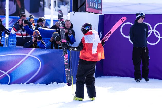 09 02 2026, Livigno, Snow Park, Winter Olympics: Women s Freeski Slopestyle Final, 1 Mathilde Gremaud (Switzerland) wins olympic gold and celebrates Livigno Snow Park Lombardy Italy *** 09 02 2026, Livigno, Snow Park, Winter Olympics Women s Freeski Slopestyle Final, 1 Mathilde Gremaud Switzerland wins olympic gold and celebrates Livigno Snow Park Lombardy Italy Copyright: xJustPictures.ch JarixPestelaccix jp-en-JaPe-DSC05680-20260209