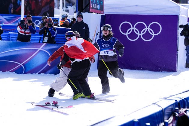 09 02 2026, Livigno, Snow Park, Winter Olympics: Women s Freeski Slopestyle Final, 1 Mathilde Gremaud (Switzerland) wins olympic gold and celebrates with 17 Giulia Tanno (Switzerland) Livigno Snow Park Lombardy Italy *** 09 02 2026, Livigno, Snow Park, Winter Olympics Women s Freeski Slopestyle Final, 1 Mathilde Gremaud Switzerland wins olympic gold and celebrates with 17 Giulia Tanno Switzerland Livigno Snow Park Lombardy Italy Copyright: xJustPictures.ch JarixPestelaccix jp-en-JaPe-DSC05541-20260209