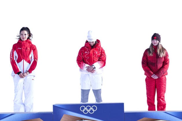 09 02 2026, Livigno, Snow Park, Winter Olympics: Women s Freeski Slopestyle Final, medal ceremony with 7 Ailing Eileen Gu (China) Silver Medal (left, 1 Mathilde Gremaud (Switzerland) Gold Medal (center) and 2 Megan Oldham (Canada) Bronze Medal (right) Livigno Snow Park Lombardy Italy *** 09 02 2026, Livigno, Snow Park, Winter Olympics Women s Freeski Slopestyle Final, medal ceremony with 7 Ailing Eileen Gu China Silver Medal left, 1 Mathilde Gremaud Switzerland Gold Medal center and 2 Megan Oldham Canada Bronze Medal right Livigno Snow Park Lombardy Italy Copyright: xJustPictures.ch JarixPestelaccix jp-en-JaPe-DSC08807-20260209