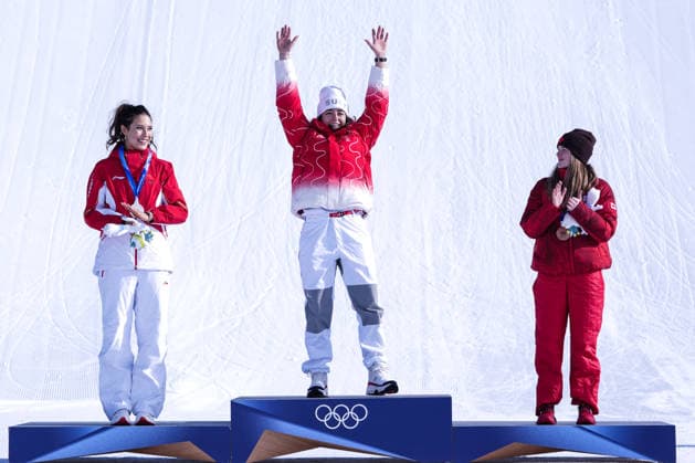 09 02 2026, Livigno, Snow Park, Winter Olympics: Women s Freeski Slopestyle Final, medal ceremony with 7 Ailing Eileen Gu (China) Silver Medal (left, 1 Mathilde Gremaud (Switzerland) Gold Medal (center) and 2 Megan Oldham (Canada) Bronze Medal (right) Livigno Snow Park Lombardy Italy *** 09 02 2026, Livigno, Snow Park, Winter Olympics Women s Freeski Slopestyle Final, medal ceremony with 7 Ailing Eileen Gu China Silver Medal left, 1 Mathilde Gremaud Switzerland Gold Medal center and 2 Megan Oldham Canada Bronze Medal right Livigno Snow Park Lombardy Italy Copyright: xJustPictures.ch JarixPestelaccix jp-en-JaPe-DSC09000-20260209