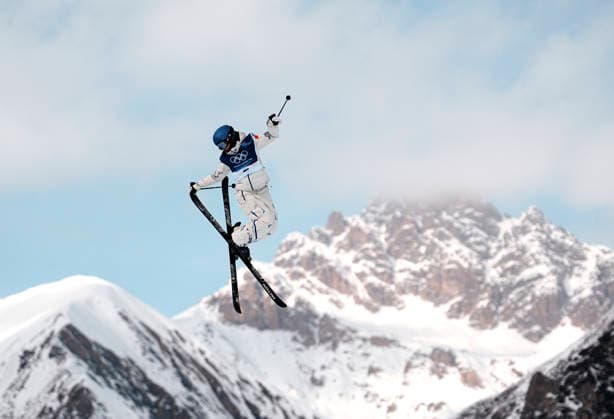 (260209) -- LIVIGNO, Feb. 9, 2026 -- Gu Ailing of China competes during the freestyle skiing women s freeski slopestyle final at the Milan-Cortina 2026 Olympic Winter games, Winterspiele,Spiele, Summer games in Livigno, Italy, Feb. 9, 2026. ) (MICO2026)ITALY-LIVIGNO-OLYMPIC WINTER GAMES-FREESTYLE SKIING-WOMEN S FREESKI SLOPESTYLE-FINAL HuxChao 