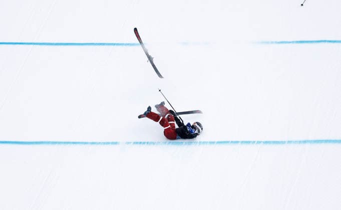 (260209) -- LIVIGNO, Feb. 9, 2026 -- Megan Oldham of Canada falls during the freestyle skiing women s freeski slopestyle final at the Milan-Cortina 2026 Olympic Winter games, Winterspiele,Spiele, Summer games in Livigno, Italy, Feb. 9, 2026. ) (MICO2026)ITALY-LIVIGNO-OLYMPIC WINTER GAMES-FREESTYLE SKIING-WOMEN S FREESKI SLOPESTYLE-FINAL WangxPeng 