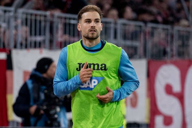 Luka Duric (TSG 1899 Hoffenheim, 48) beim Aufwaermen GER, FC Bayern Muenchen vs. TSG 1899 Hoffenheim, Fussball, Bundesliga, 21. Spieltag, Spielzeit 2025 2026, 08.02.2026. (DFL DFB REGULATIONS PROHIBIT ANY USE OF PHOTOGRAPHS as IMAGE SEQUENCES and or QUASI-VIDEO). GER, FC Bayern Muenchen vs. TSG 1899 Hoffenheim, Fussball, Bundesliga, 21. Spieltag, Spielzeit 2025 2026, 08.02.2026. Muenchen *** Luka Duric TSG 1899 Hoffenheim, 48 on warm-up GER, FC Bayern Muenchen vs TSG 1899 Hoffenheim, Football, Bundesliga, Matchday 21, Season 2025 2026, 08 02 2026 DFL DFB REGULATIONS PROHIBIT ANY USE OF PHOTOGRAPHS as IMAGE SEQUENCES and or QUASI VIDEO GER, FC Bayern Muenchen vs TSG 1899 Hoffenheim, Football, Bundesliga, Matchday 21, Season 2025 2026, 08 02 2026 Muenchen Copyright: xEibner-Pressefoto HeikexFeinerx EP_HFR