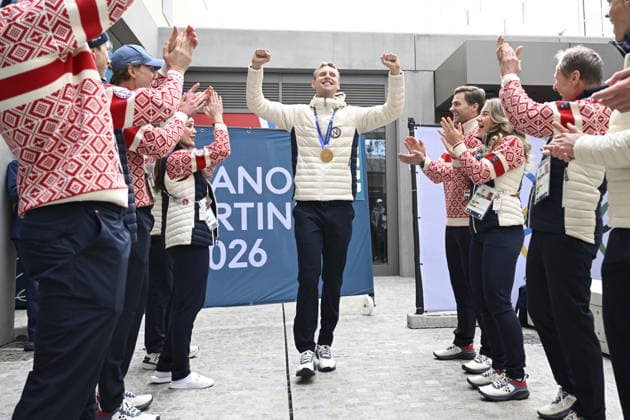 MILAN, ITALY 20260209 Norway s speed skater Sander Eitrem, who broke a new Olympic record and won gold in the men s 5000 meters in his Olympic debut, during a press conference, PK, Pressekonferenz in the Olympic Village during the Milan Olympics. *** The image is included in the SPORTS PACKAGE. For others PAYMENT IMAGE *** MILANO ITALY x10070x *** MILAN, ITALY 20260209 Norway s speed skater Sander Eitrem, who broke a new Olympic record and won gold in the men s 5000 meters in his Olympic debut, during a press conference in the Olympic Village during the Milan Olympics The image is included in the SPORTS PACKAGE For others PAYMENT IMAGE MILANO ITALY x10070x  Copyright: xJessicaxGow TTx OLYMPICS 2026 NORWAY PRESS MEETING SKATING