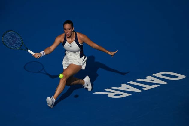 Qatar TotalEnergies Open 2026 - Day Two DOHA, QATAR FEBRUARY 9: Tereza Valentova of the Czech Republic in action against Alexandra Eala of the Philippines in the first round on Day Two of the Qatar TotalEnergies Open, part of the Hologic WTA, Tennis Damen Tour at the Khalifa International Tennis and Squash Complex on February 9, 2026 in Doha, Qatar. Doha Qatar  Copyright: xArturxWidakx originalFilename:widak-qatartot260209_npVWh.jpg