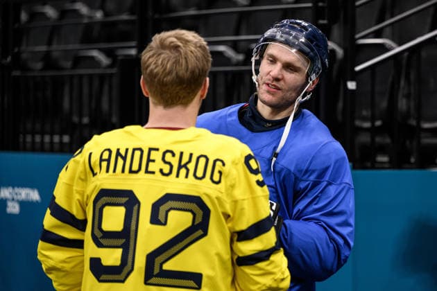 260209 Gabriel Landeskog of Sweden and Mikko Rantanen of Finland at an Ice hockey, Eishockey practice session during day 3 of the 2026 Winter Olympics on February 9, 2026 in Milan. Photo: Carl Sandin BILDBYRAN kod CS CS0865 ishockey ice hockey Olympic Games, Olympische Spiele, Olympia, OS olympics winter olympics os ol olympiska spel vinter-os olympiske leker milano cortina 2026 milan cortina 2026 milano cortina 2026 olympic games milano cortina 2026 winter olympic games milano cortina-os milano cortina-ol vinter-ol 3 bbeng sverige sweden *** 260209 Gabriel Landeskog of Sweden and Mikko Rantanen of Finland at an ice hockey practice session during day 3 of the 2026 Winter Olympics on February 9, 2026 in Milan Photo Carl Sandin BILDBYRAN kod CS CS0865 ishockey ice hockey olympic games olympics winter olympics os ol olympiska spel vinter os olympiske leker milano cortina 2026 milan cortina 2026 milano cortina 2026 olympic games milano cortina 2026 winter olympic games milano cortina os milano cortina ol vinter ol 3 bbeng sverige sweden  Copyright: CARLxSANDIN BB260209CS073