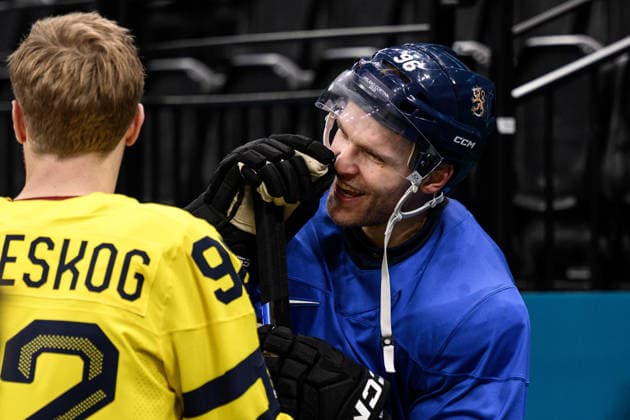 260209 Gabriel Landeskog of Sweden and Mikko Rantanen of Finland at an Ice hockey, Eishockey practice session during day 3 of the 2026 Winter Olympics on February 9, 2026 in Milan. Photo: Carl Sandin BILDBYRAN kod CS CS0865 ishockey ice hockey Olympic Games, Olympische Spiele, Olympia, OS olympics winter olympics os ol olympiska spel vinter-os olympiske leker milano cortina 2026 milan cortina 2026 milano cortina 2026 olympic games milano cortina 2026 winter olympic games milano cortina-os milano cortina-ol vinter-ol 3 bbeng sverige sweden *** 260209 Gabriel Landeskog of Sweden and Mikko Rantanen of Finland at an ice hockey practice session during day 3 of the 2026 Winter Olympics on February 9, 2026 in Milan Photo Carl Sandin BILDBYRAN kod CS CS0865 ishockey ice hockey olympic games olympics winter olympics os ol olympiska spel vinter os olympiske leker milano cortina 2026 milan cortina 2026 milano cortina 2026 olympic games milano cortina 2026 winter olympic games milano cortina os milano cortina ol vinter ol 3 bbeng sverige sweden  Copyright: CARLxSANDIN BB260209CS076